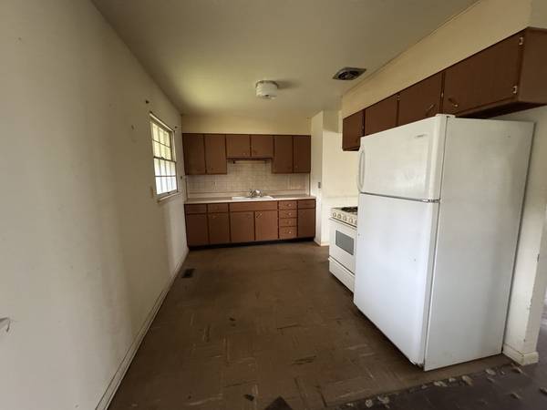 Montgomery, IL 60538,102 Circle DR E