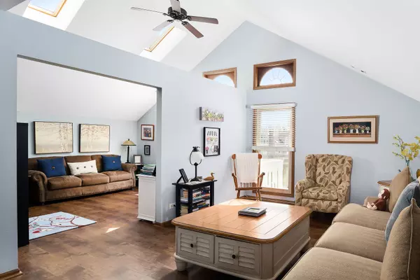 Palatine, IL 60074,103 S Stonington DR #103