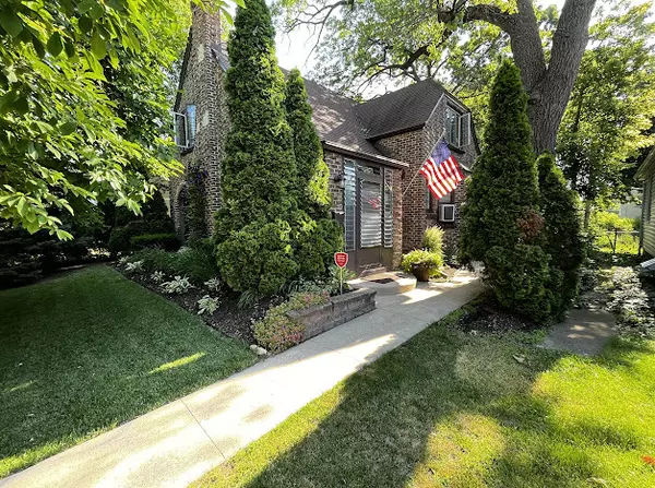 1215 Hickory ST, Waukegan, IL 60085