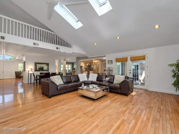 Glenview, IL 60025,333 Rollwind RD