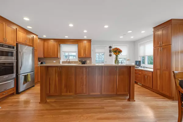 Deerfield, IL 60015,Address not disclosed
