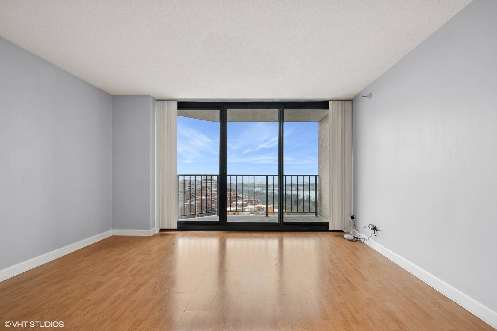 Chicago, IL 60613,3660 N LAKE SHORE DR #2908