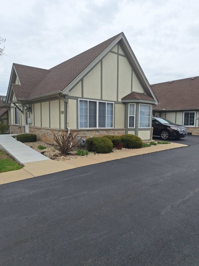 1700 Willow Circle DR, Crest Hill, IL 60403