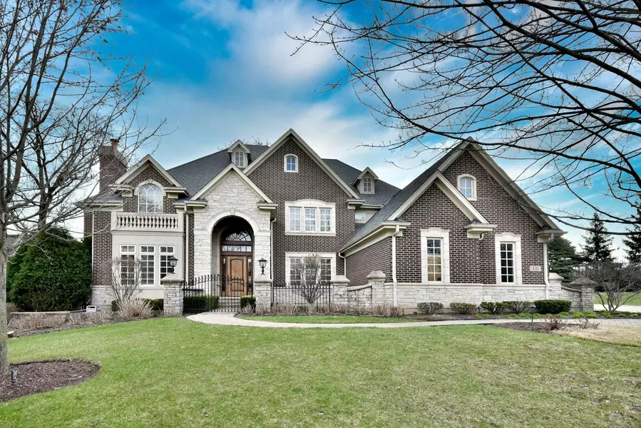 19 Tuscan CT, Oak Brook, IL 60523