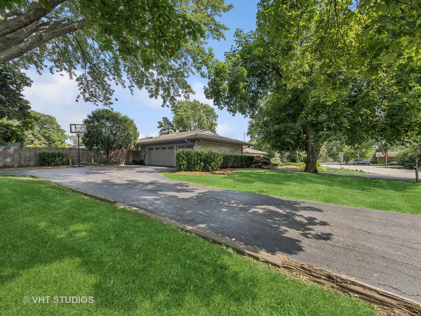 Arlington Heights, IL 60005,925 S Burton PL