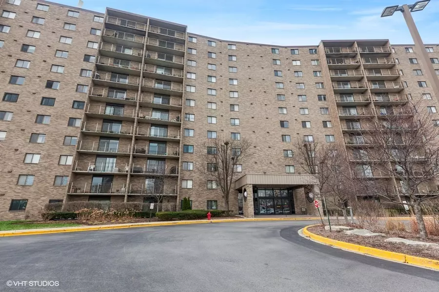 6340 Americana DR #313, Willowbrook, IL 60527