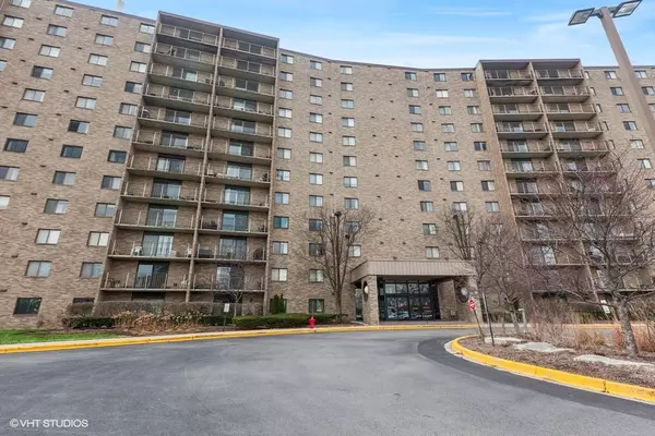 6340 Americana DR #313, Willowbrook, IL 60527