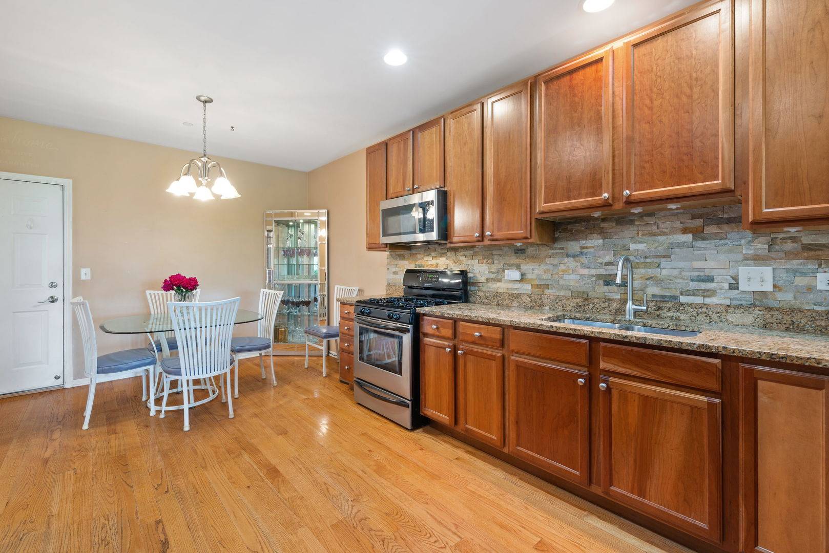 Libertyville, IL 60048,165 Finstad DR