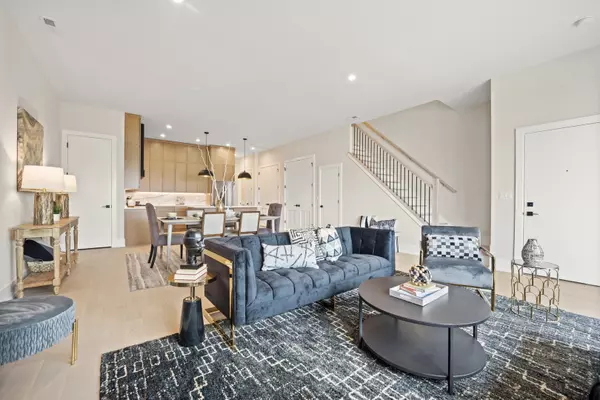 Chicago, IL 60618,4347 N Richmond AVE #3N