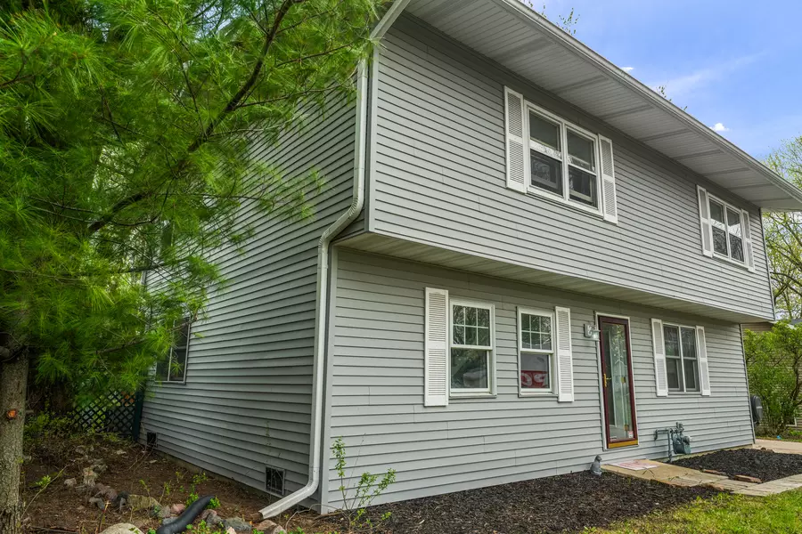 333 Elmwood LN, Antioch, IL 60002