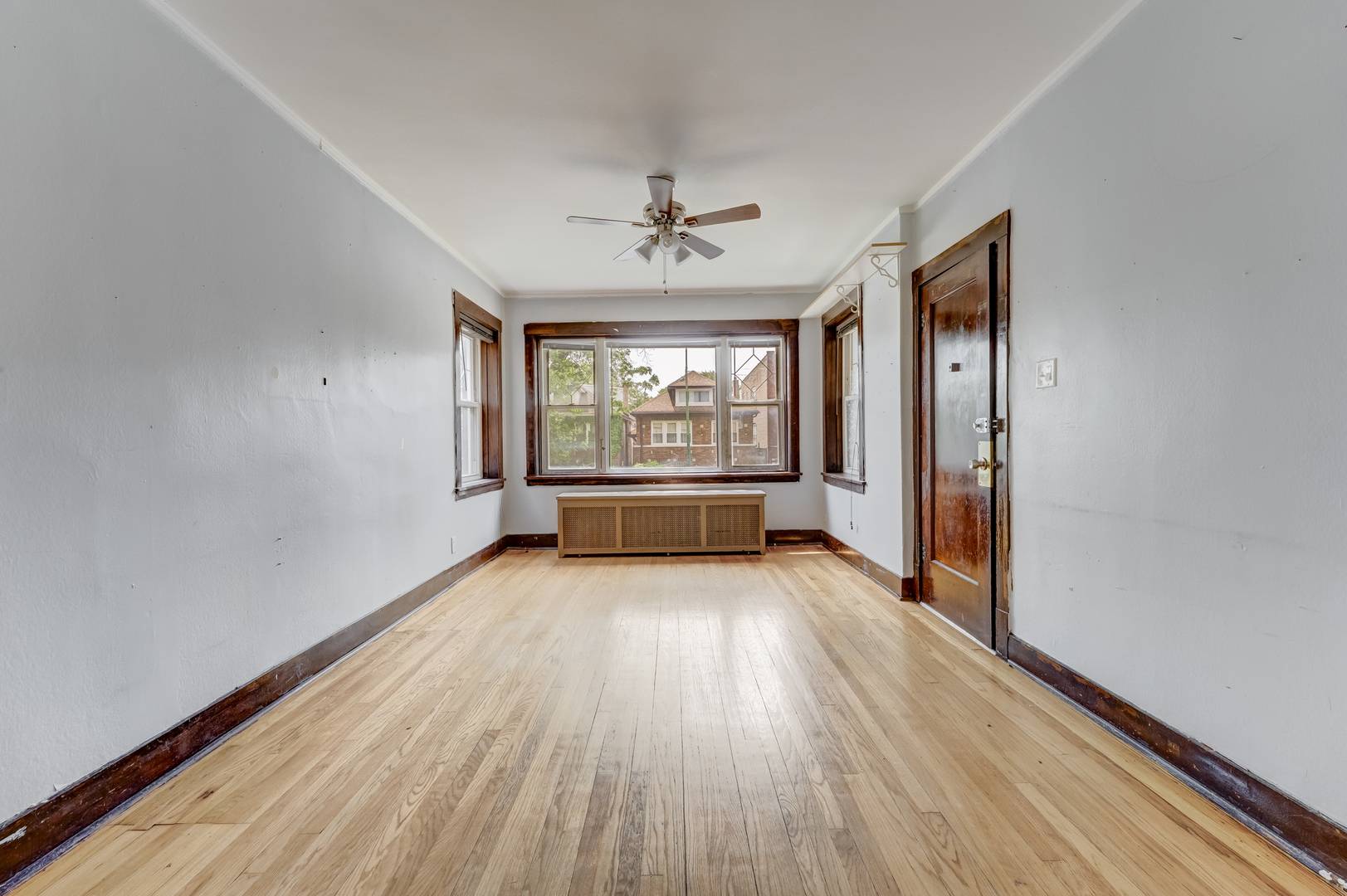 Chicago, IL 60639,5048 W Wrightwood AVE