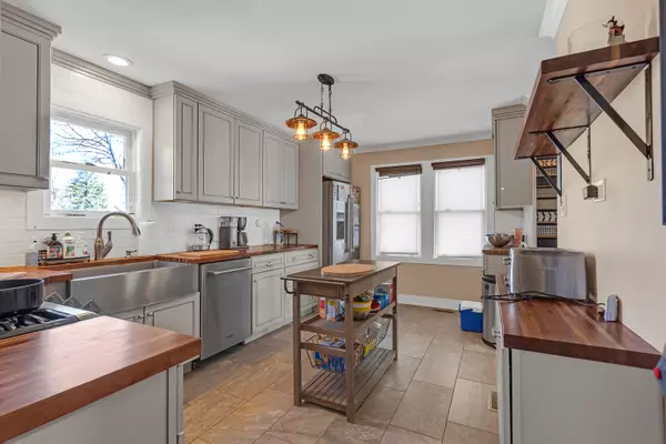 Prospect Heights, IL 60070,108 S MAPLE LN