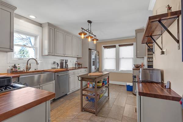 Prospect Heights, IL 60070,108 S MAPLE LN