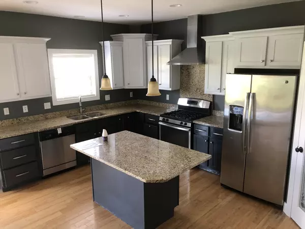 Normal, IL 61761,1260 Silver Oak CIR