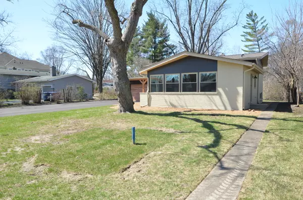 Deerfield, IL 60015,686 Timber Hill RD