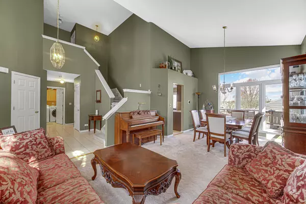 Lake In The Hills, IL 60156,423 Big Cloud PASS