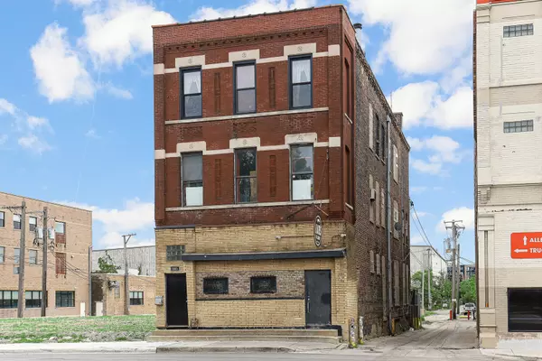 1665 W Fullerton AVE, Chicago, IL 60614