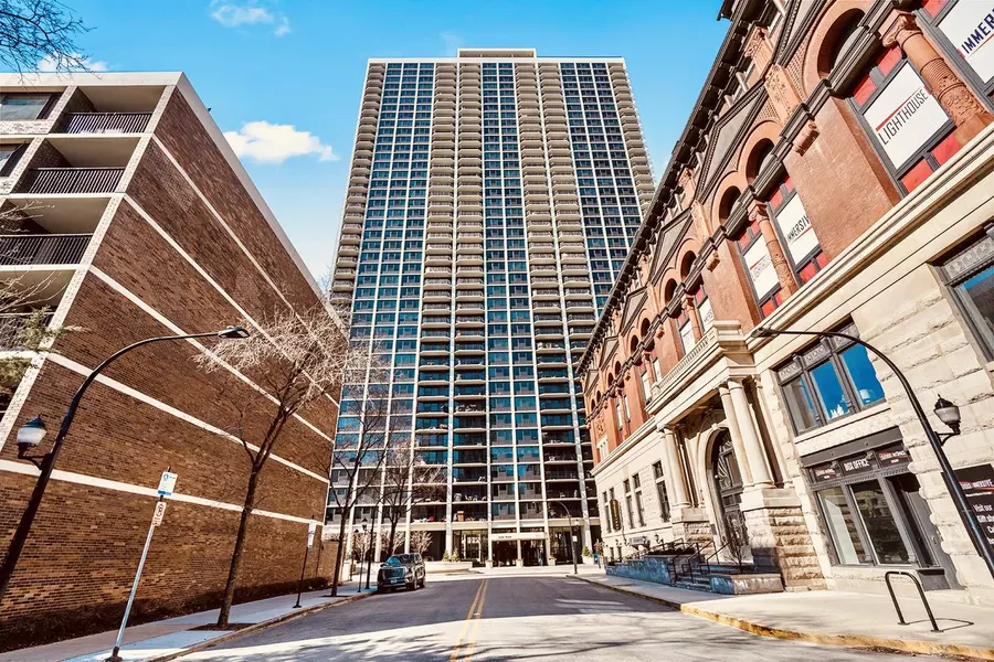 1560 N Sandburg TER #1011J, Chicago, IL 60610