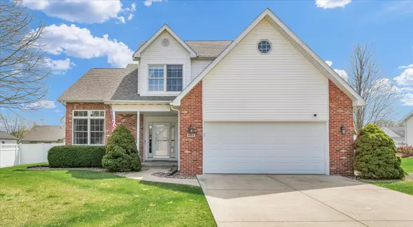 305 Prairieview DR, Hudson, IL 61748