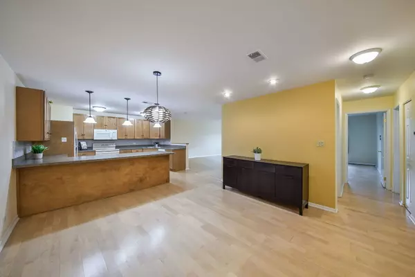 Glen Ellyn, IL 60137,445 N Park BLVD #4B