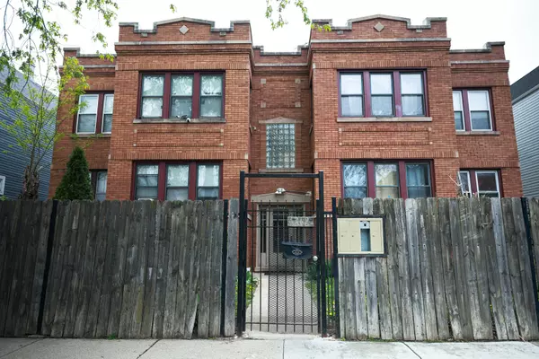 4240 W Henderson ST, Chicago, IL 60641