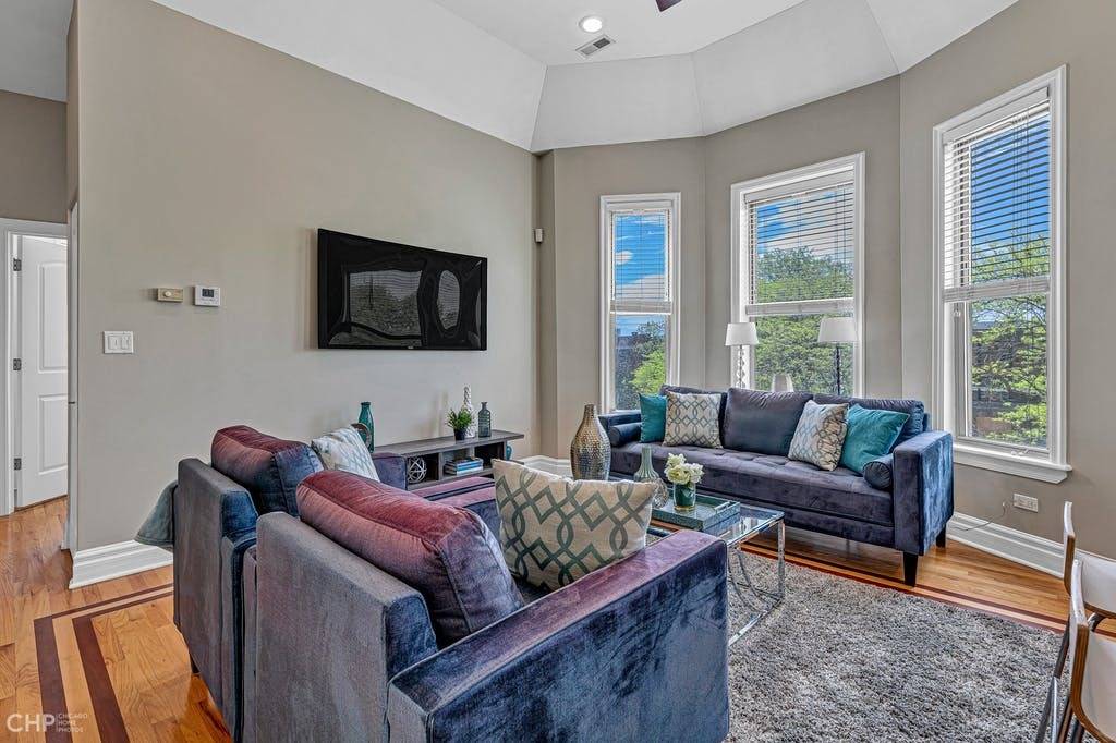 Chicago, IL 60615,4858 S Prairie AVE #3A