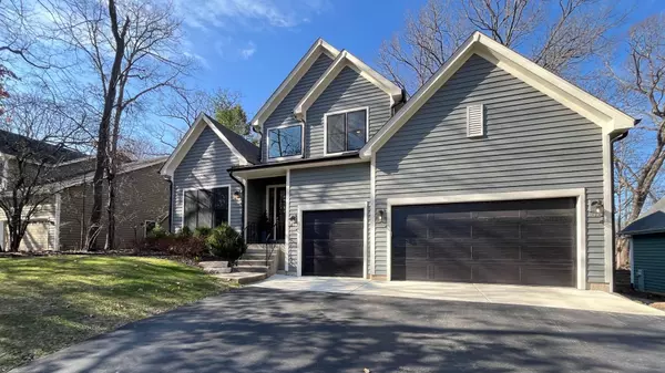 Crystal Lake, IL 60012,406 KELLY LN