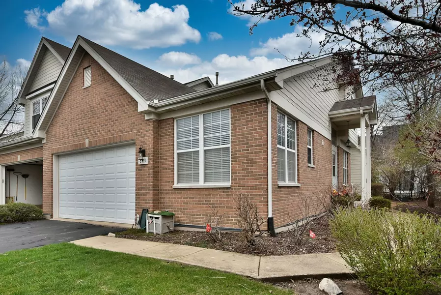 8411 DAWN LN #8411, Darien, IL 60561