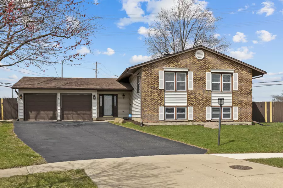 1482 Armstrong CT, Elk Grove Village, IL 60007