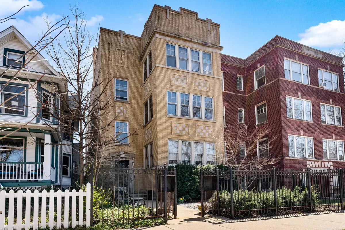 Chicago, IL 60625,4507 N Campbell AVE #3