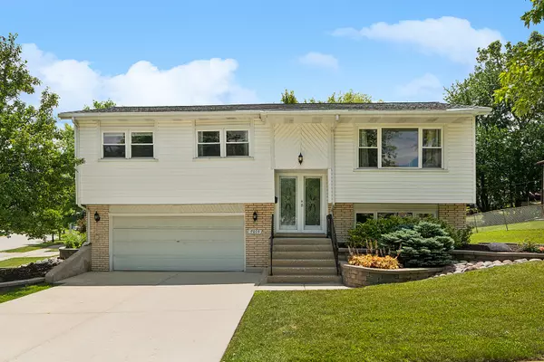 9039 Elm CIR,  Hickory Hills,  IL 60457