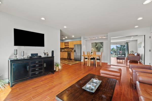 Prospect Heights, IL 60070,668 Pinecrest DR #203