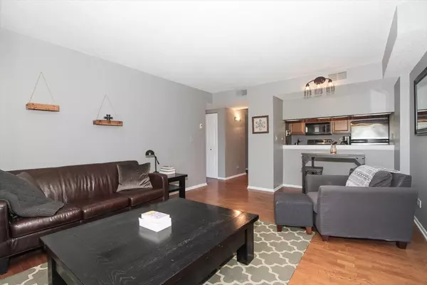 Naperville, IL 60540,511 Aurora AVE #416
