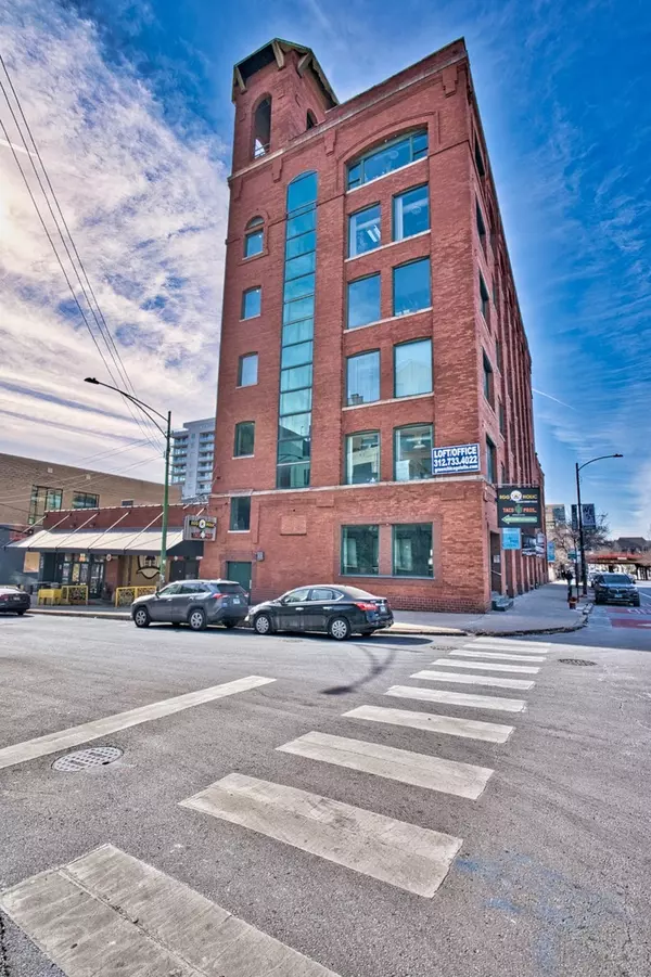 Chicago, IL 60642,833 W Chicago AVE