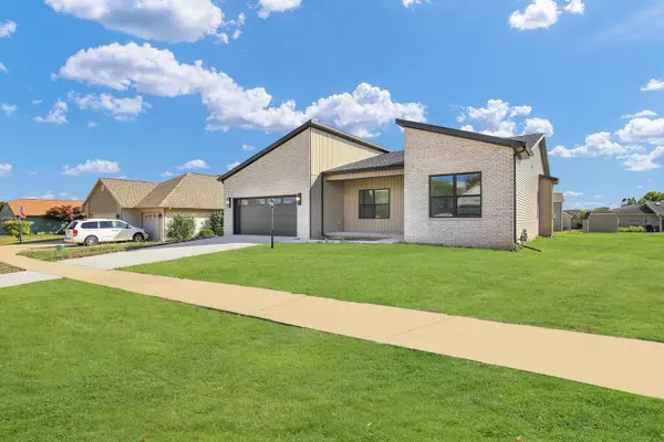 Urbana, IL 61802,2903 Haydon DR