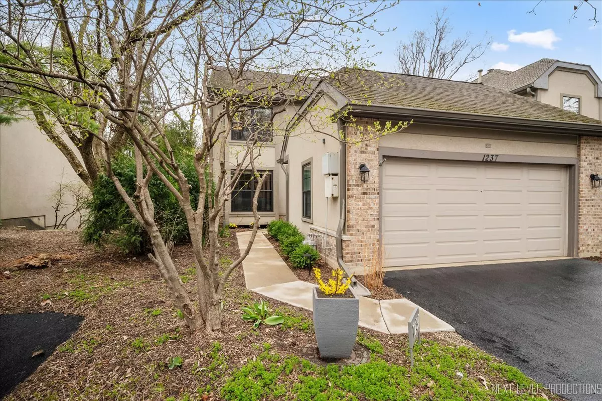Naperville, IL 60540,1237 Hobson Oaks DR