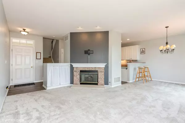 St. Charles, IL 60175,305 Fairmont CT #305