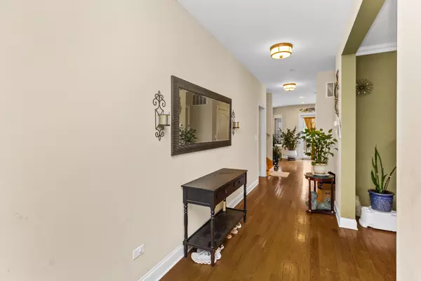 Skokie, IL 60077,5305 FARWELL AVE