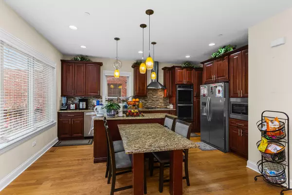 Skokie, IL 60077,5305 FARWELL AVE