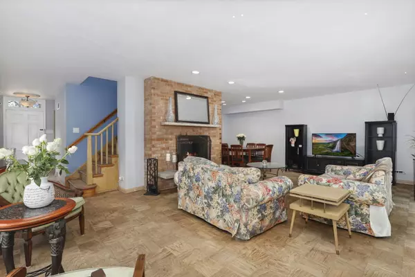Chicago, IL 60646,5770 N Forest Glen AVE