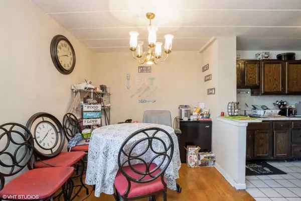 Chicago, IL 60659,6160 N Damen AVE #304