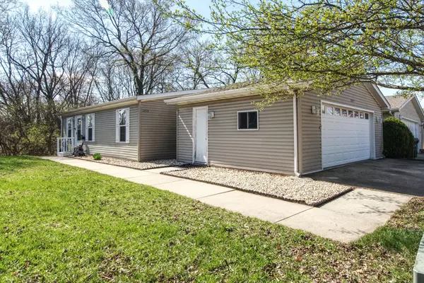 22515 S Woodside DR, Channahon, IL 60410