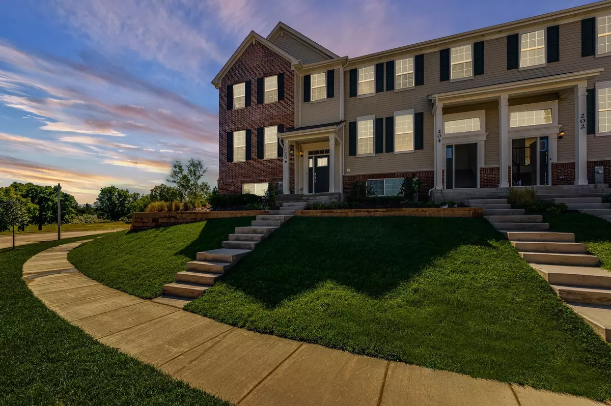 Lindenhurst, IL 60046,3701 Neubauer CIR #101