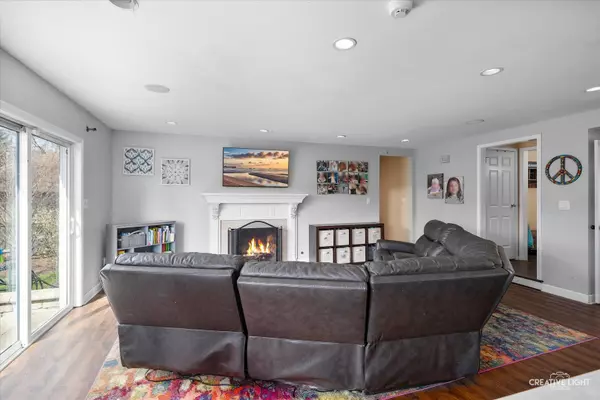 Geneva, IL 60134,1452 Country Squire DR