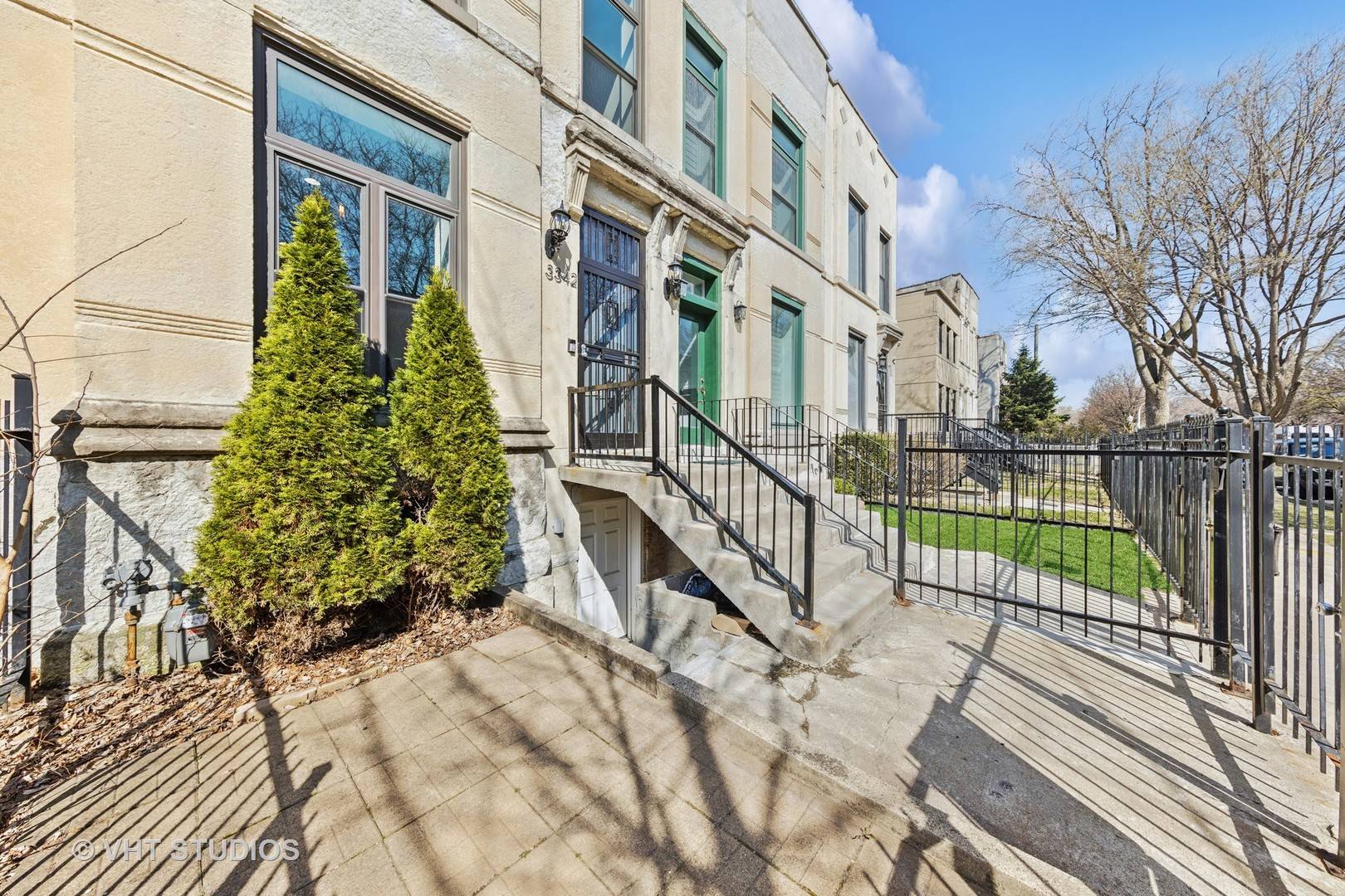 3342 S Giles AVE, Chicago, IL 60616
