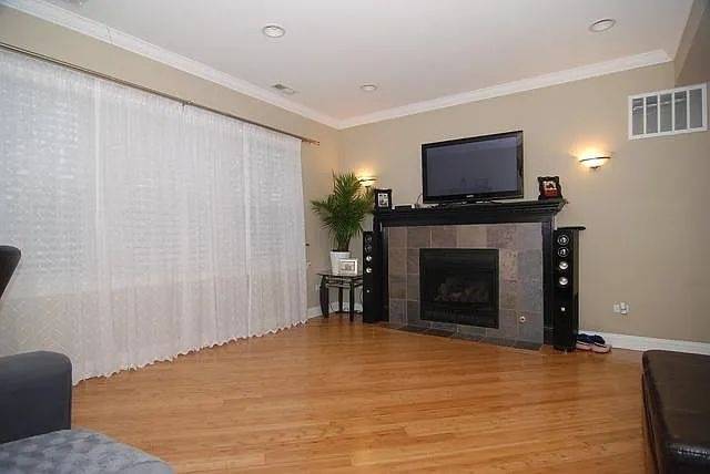Chicago, IL 60645,2056 W JARVIS AVE #3