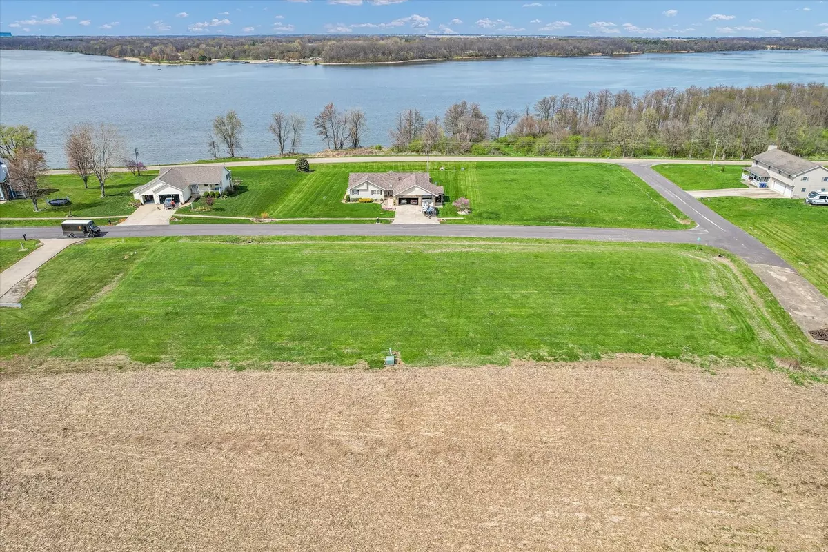 Weldon, IL 61882,18 Lakeview DR