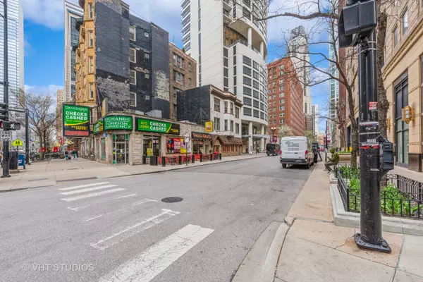 Chicago, IL 60611,806 N Rush ST