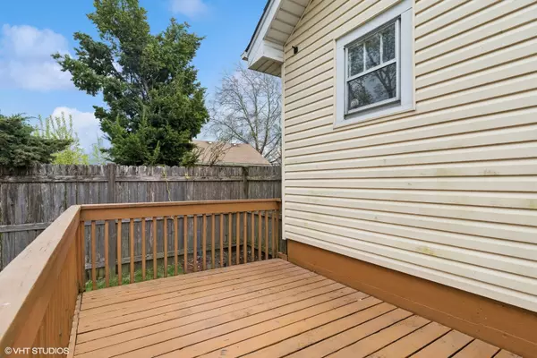 Waukegan, IL 60085,1524 Jenkinson CT