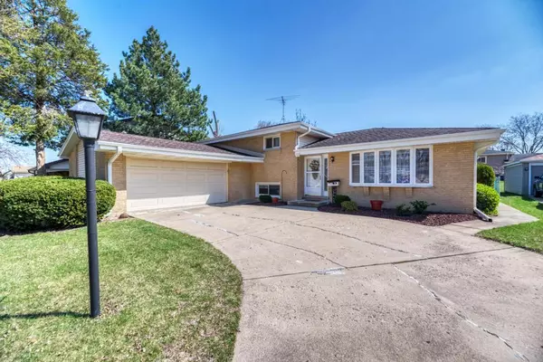 Addison, IL 60101,1735 W Woodland AVE